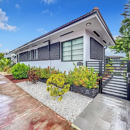 Los Patios Home Suites